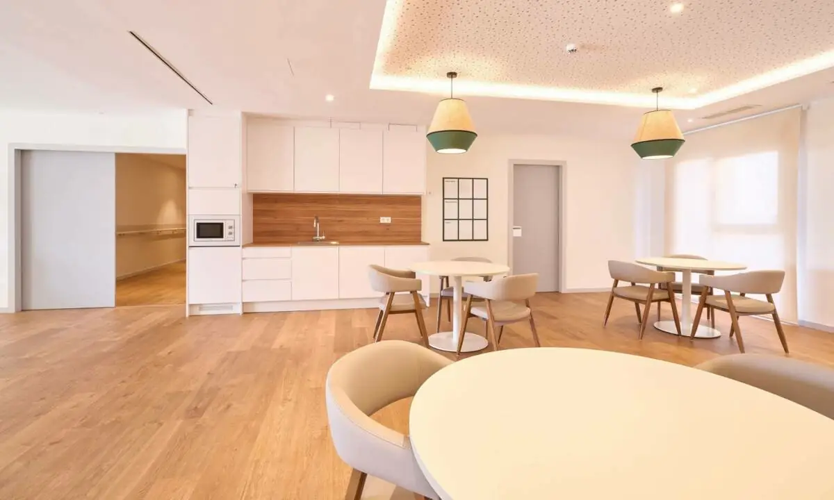 Mobiliario de cocina en madera de carpintería personalizada en talleres propios