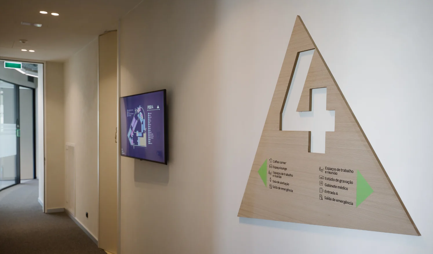 Rotulación de pisos en nueva oficina de Leroy Merlin en Lisboa