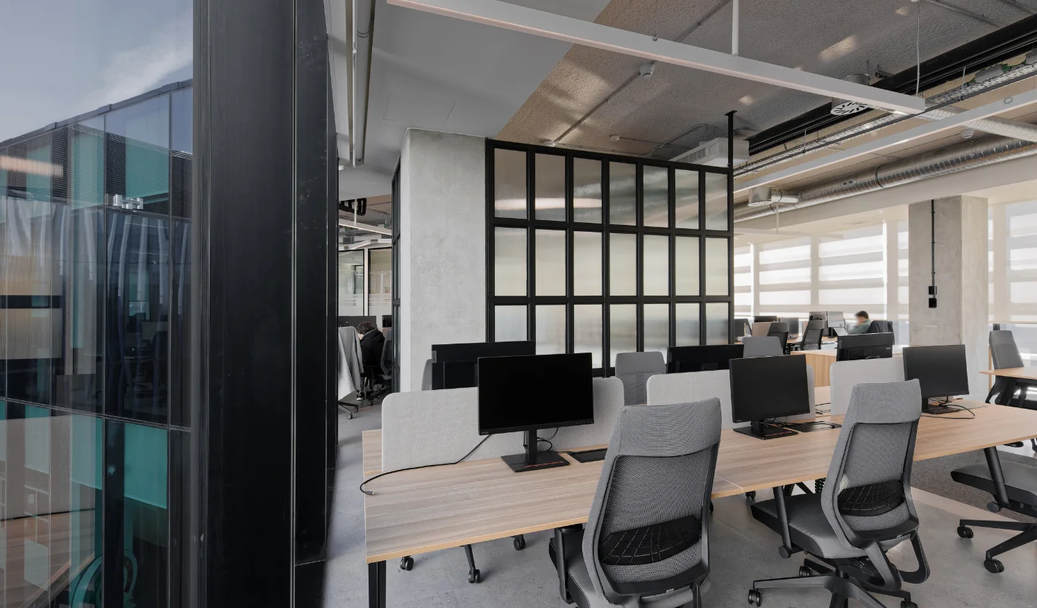 Equipamiento de puestos operativos en nueva oficina de Leroy Merlin en Lisboa