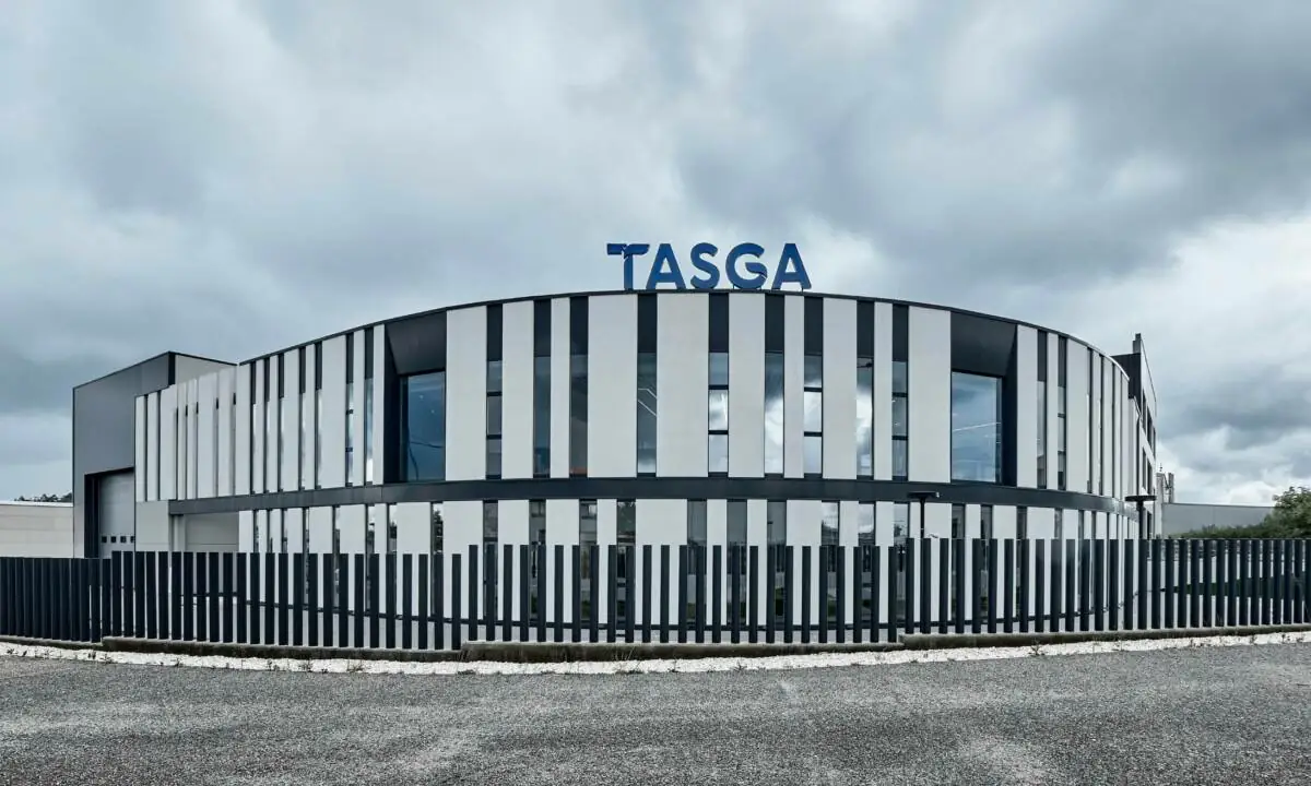 Rotulación exterior para fachada de oficina en Galicia