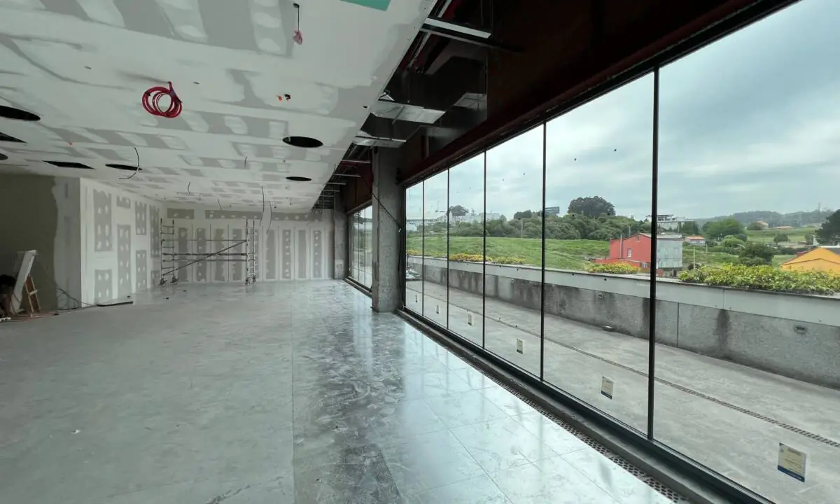 Proceso de Obra_ Gran ventanal en muro de obra hacia exterior