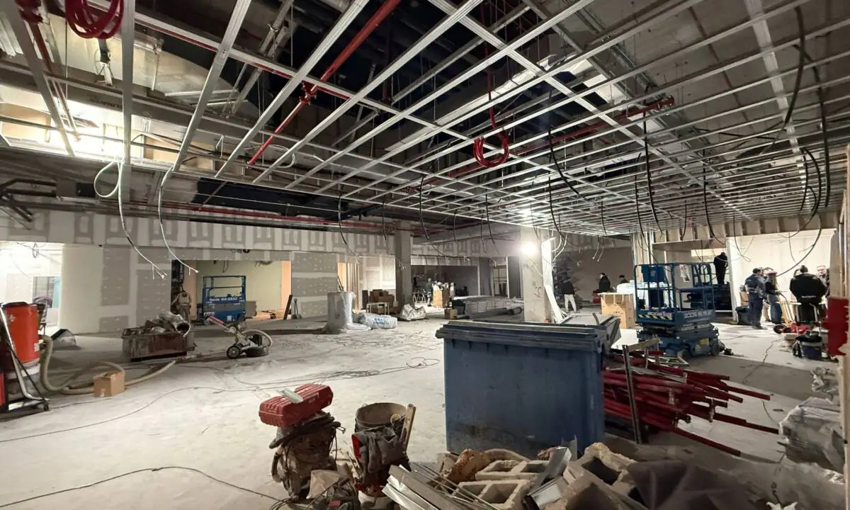 Proceso de Obra_ Pladur y estructuras de salas de reuniones dentro de oficina